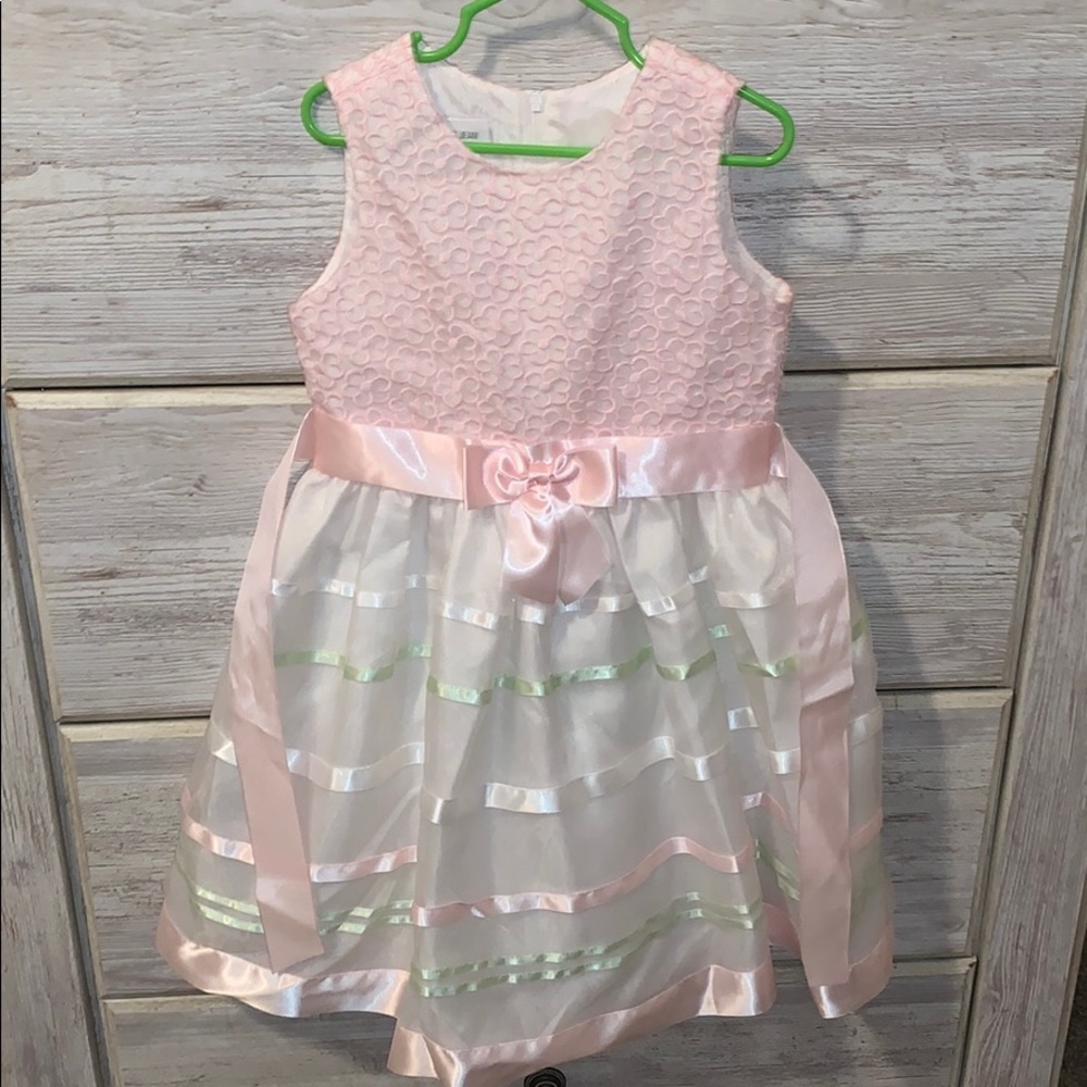 Very cute little girls dress